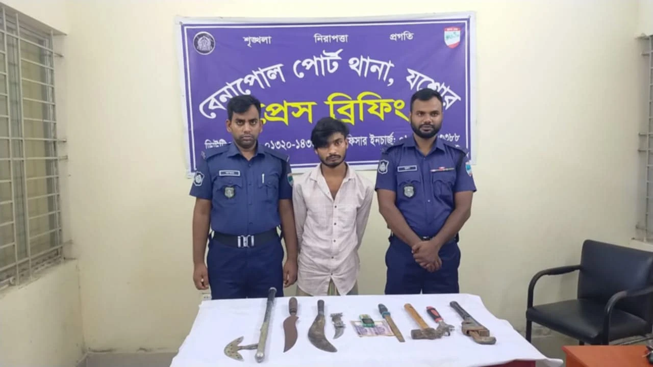 বেনাপোল বন্দর এলাকায় দুর্ধর্ষ চুরির ৪৮ ঘন্টার মধ্যে চোর গ্রেফতার